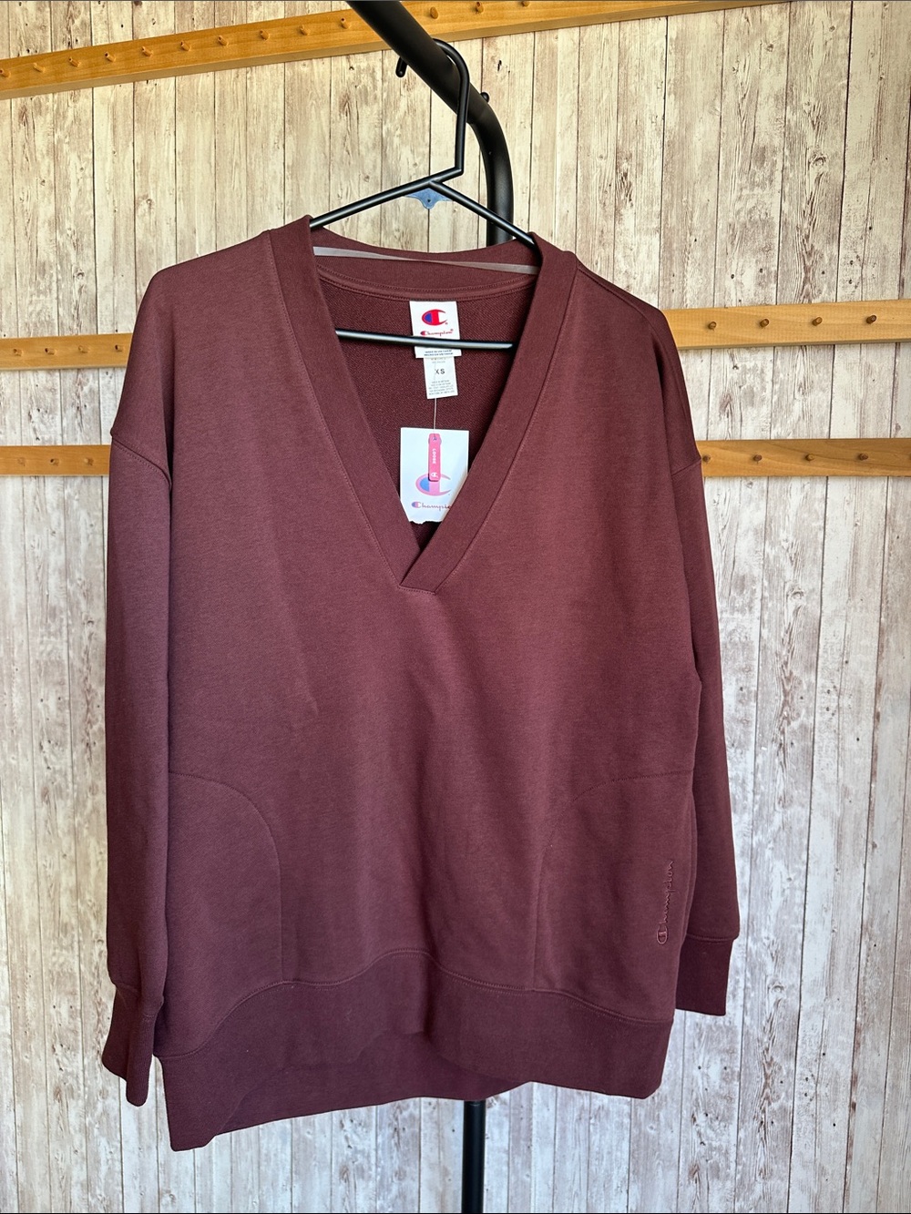 Champion V-Neck Pullover Sweatshirt in Burgundy
